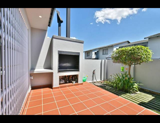 3 BEDROOM APARTMENT FOR SALE IN FERNDALE